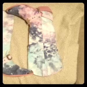 YRU Deathproof tie-dye boots